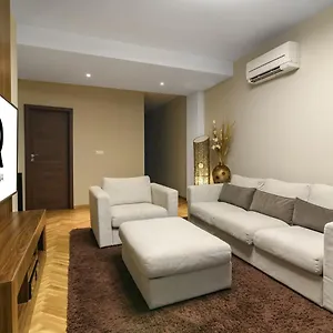 Beachfront 3-bedroom With Jaccuzi And Barbecue In The Back Апартаменты Варна